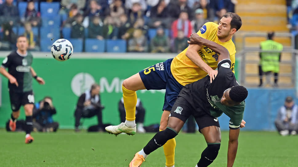 Максим Осипенко (слева).📷Фото: Анатолий Карбинов / Коммерсантъ