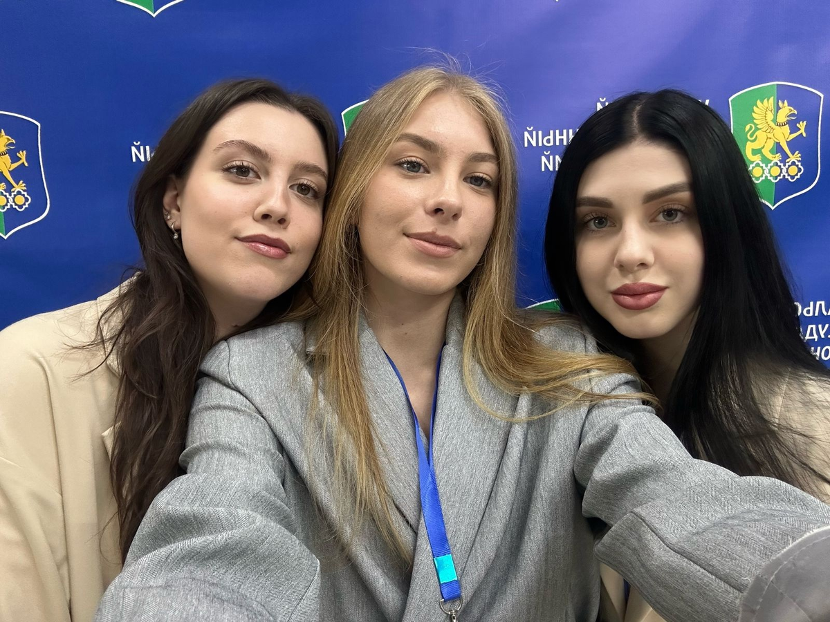 Студенки гр. АВК101 Васенева Валерия, Долженко Светлана и Рассохина Яна.