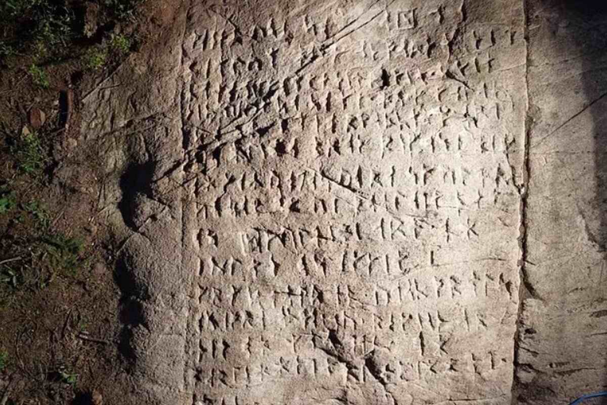Библейский текст рунами | Неожиданная находка в Канаде