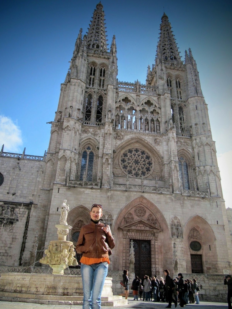 Это я на фоне главного Собора Бургоса