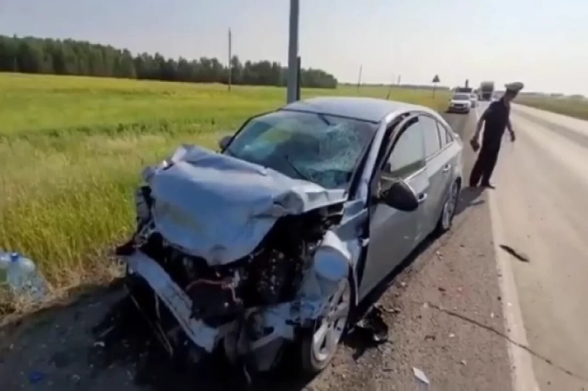    Водитель иномарки погиб в ДТП с грузовиком на трассе Р-254 под Курганом
