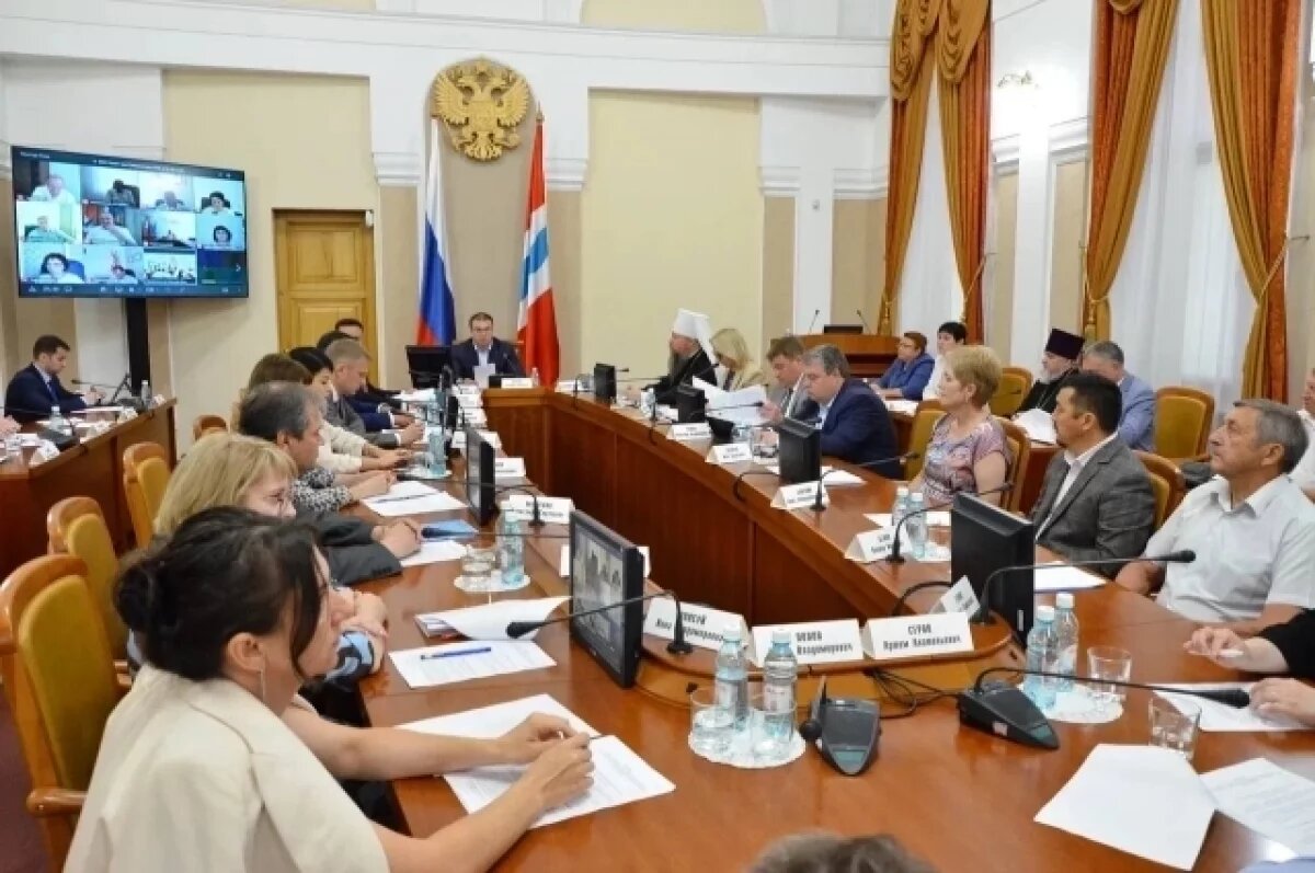    Губернатор Омской области провёл первое заседание по вопросам демографии