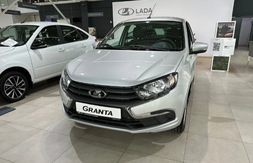 ВАЗ объявил скидки. Заехал к дилеру. За сколько продают Гранту, какие скидки есть? Навязывают ли допы при покупке?