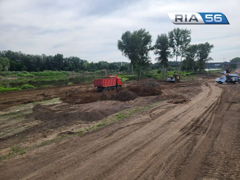    До открытия 2 недели. Как продвигается обустройство городского пляжа в Оренбурге Андрей Севостьянов