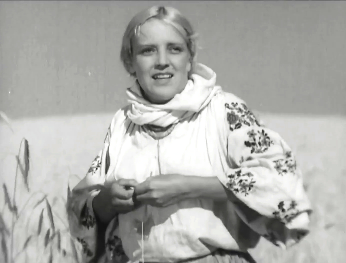 Кадр из кинофильма "Богатая невеста", 1937 г., режиссер Иван Пырьев, сценарист Евгений Помещиков, композитор Исаак Дунаевский (скриншот) 
