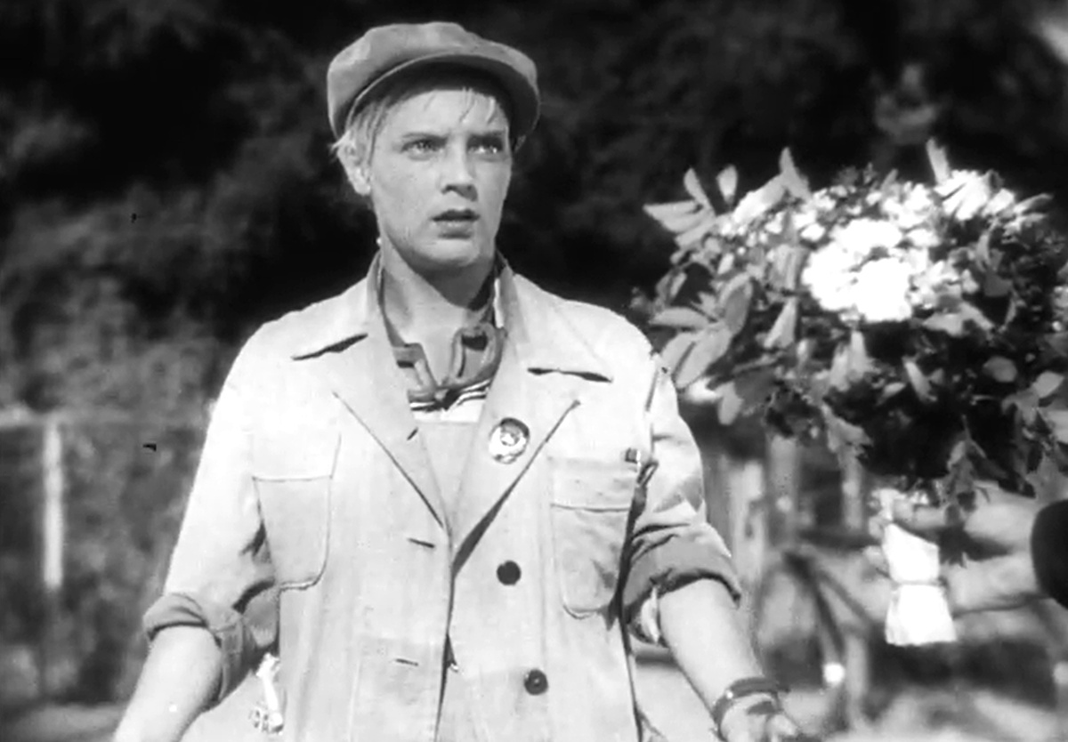 Кадр из кинофильма "Трактористы", 1939 г., режиссер Иван Пырьев, сценарист Евгений Помещиков, композиторы Даниил Покрасс, Дмитрий Покрасс (скриншот)