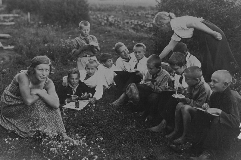 Пионерский лагерь. Неизвестный автор, 1930-е, г. Череповец и Череповецкий район, Череповецкое музейное объединение.
