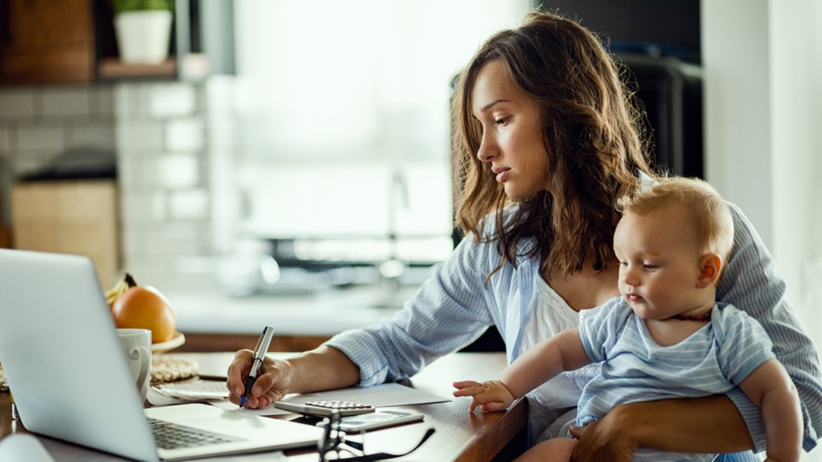 Как маме в декрете заработать из дома: без вложений, без опыта и без стресса?