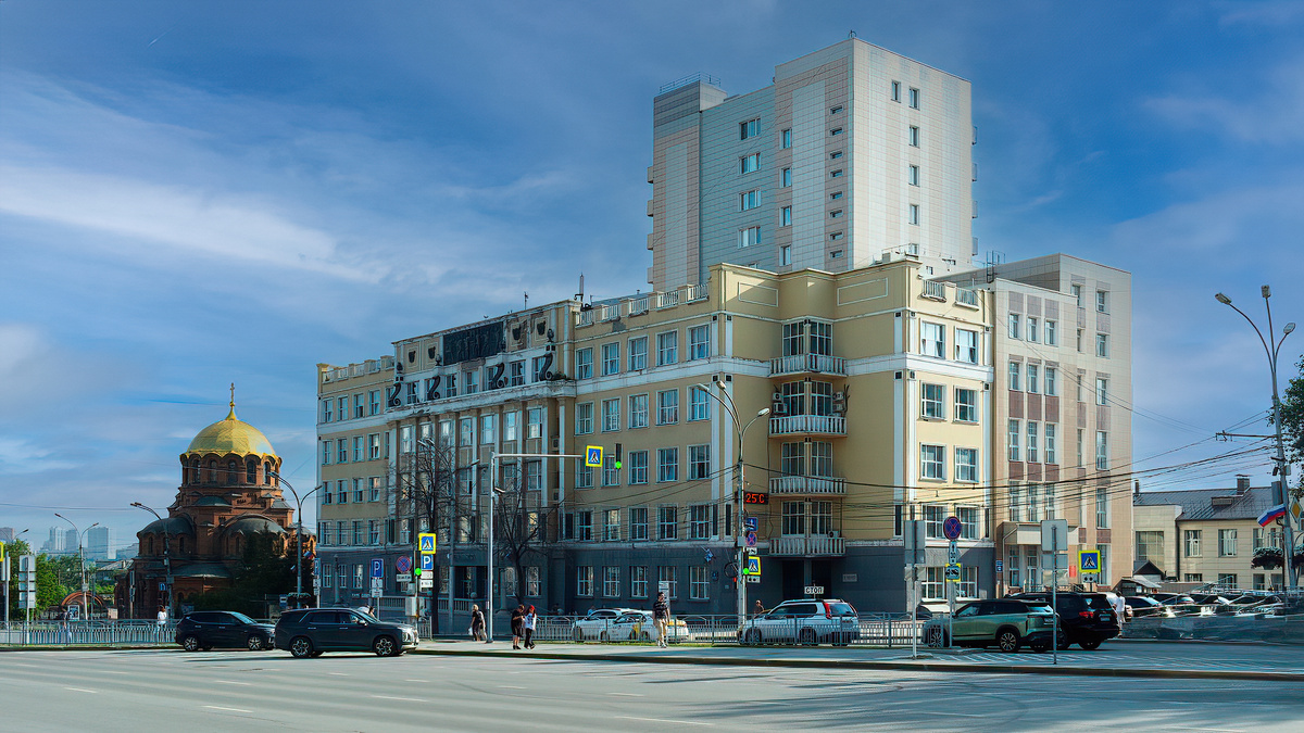 Здание треста «Запсибзолото». Красный проспект, 1. Новосибирск. Фотография - www.openmainphoto.ru