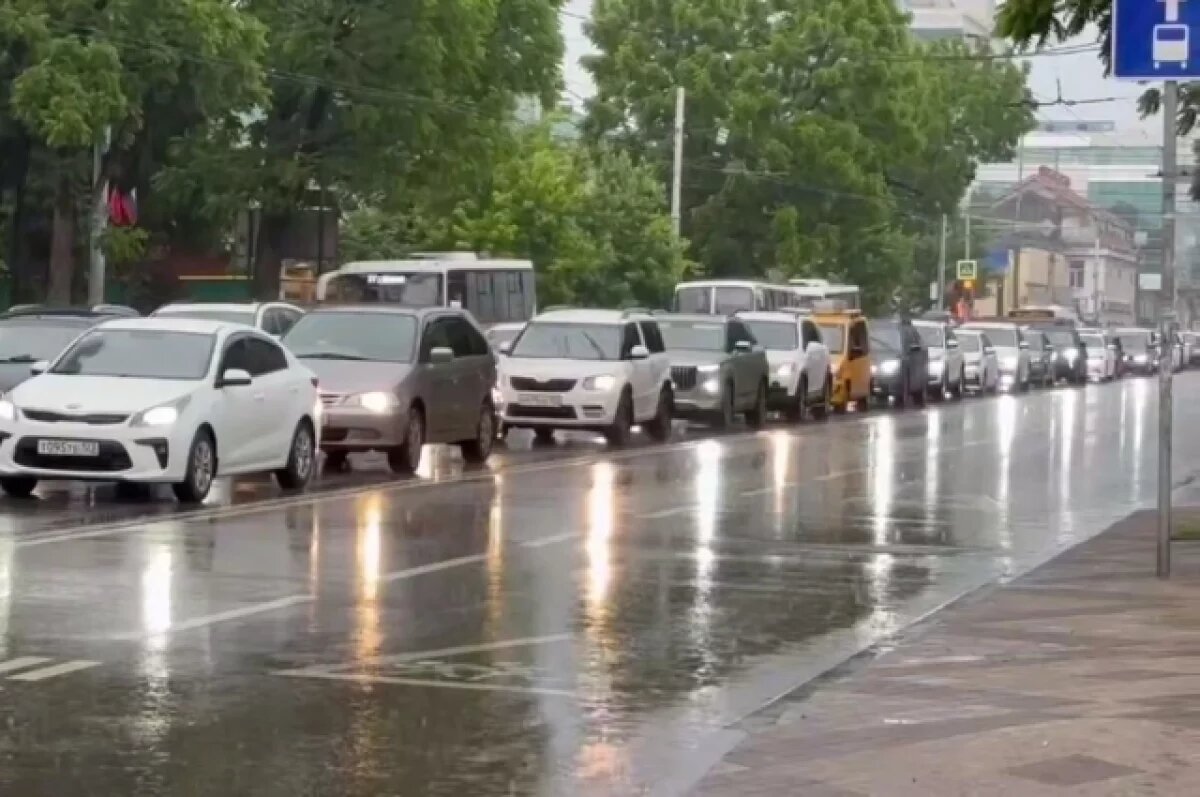    В Краснодарском крае продлили штормовое предупреждение