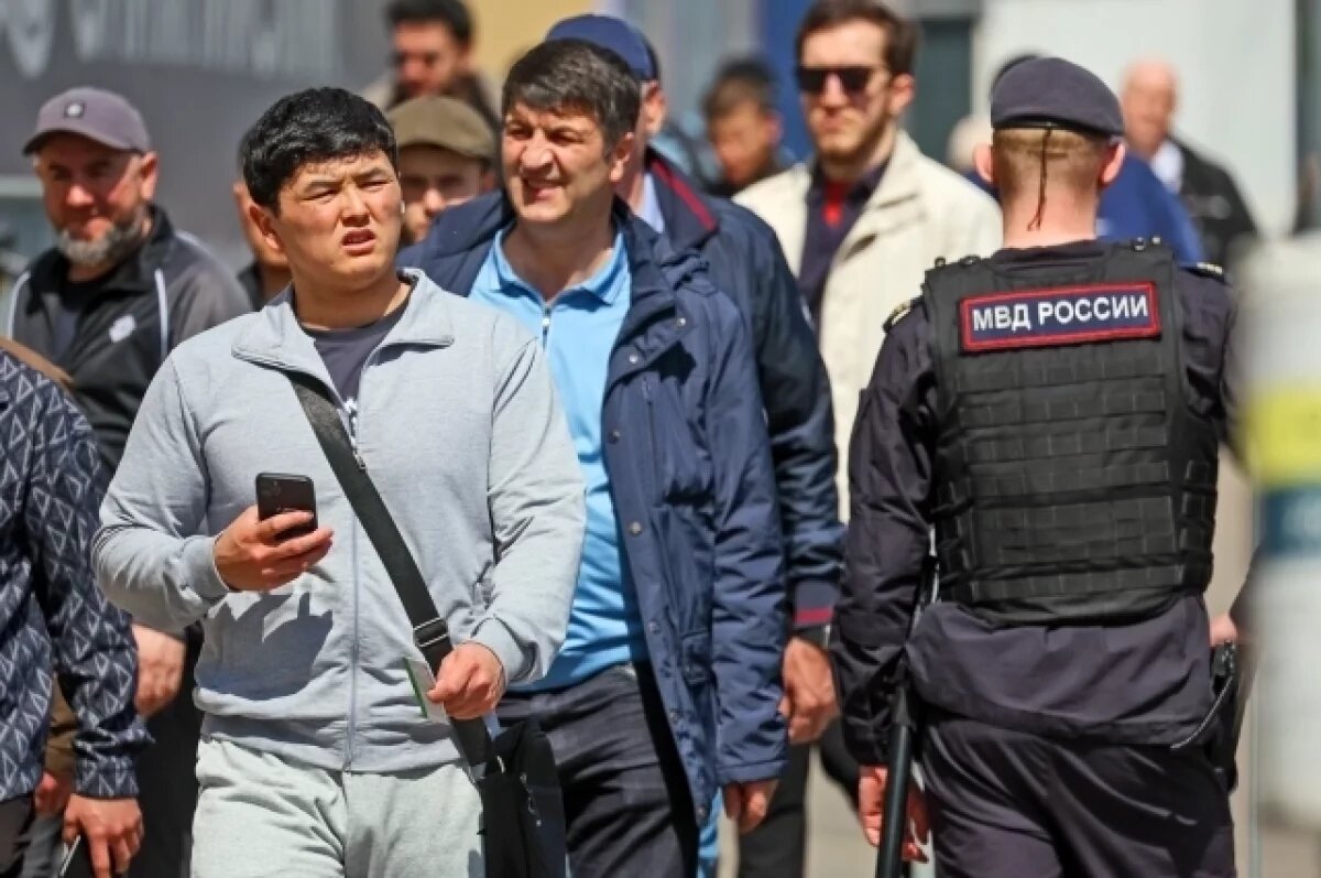    Полицейские провели рейд на челябинском рынке в рамках операции «Нелегал»