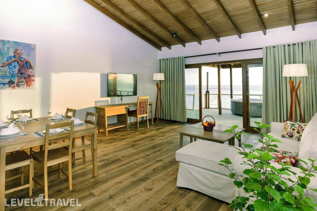 Комфортабельная современная вилла отеля Reethi Faru Resort. Фотография с сайта Level Travel.