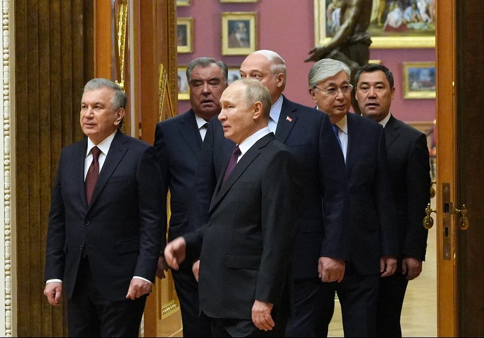 Автор: https://s12.stc.yc.kpcdn.net/share/i/12/12897121/wr-960.webp