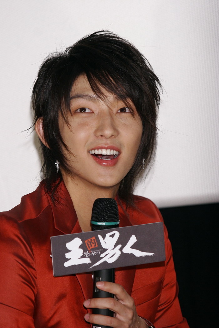 Мне кажется, я такого света не видела даже на лицах тех, кто получал Оскар. Даже когда "Спасибо маме, папе и Господу Богу!.." Ну, вы поняли. 