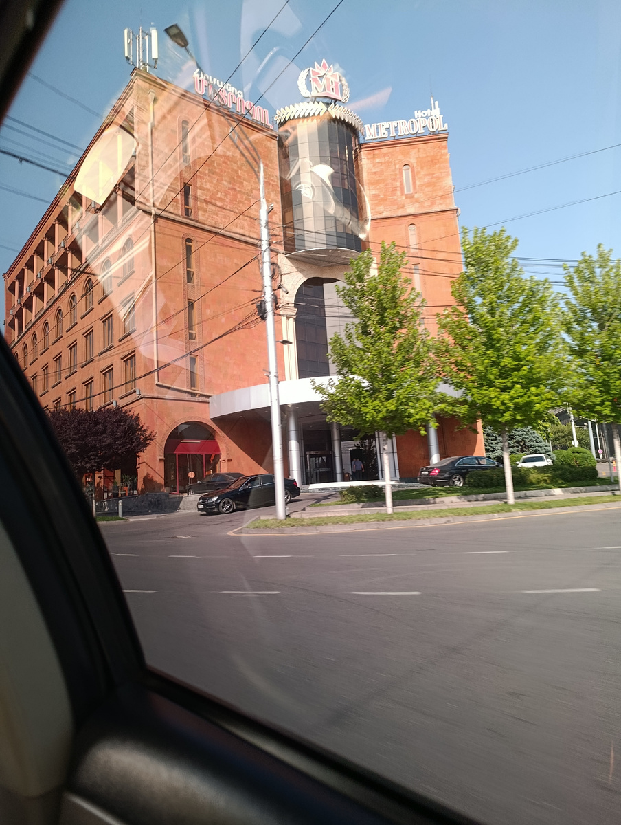 Входная группа отеля