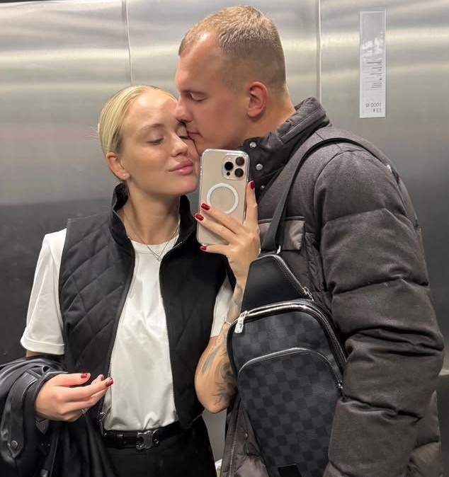 Милена Безбородова с парнем (фото из Telegram)