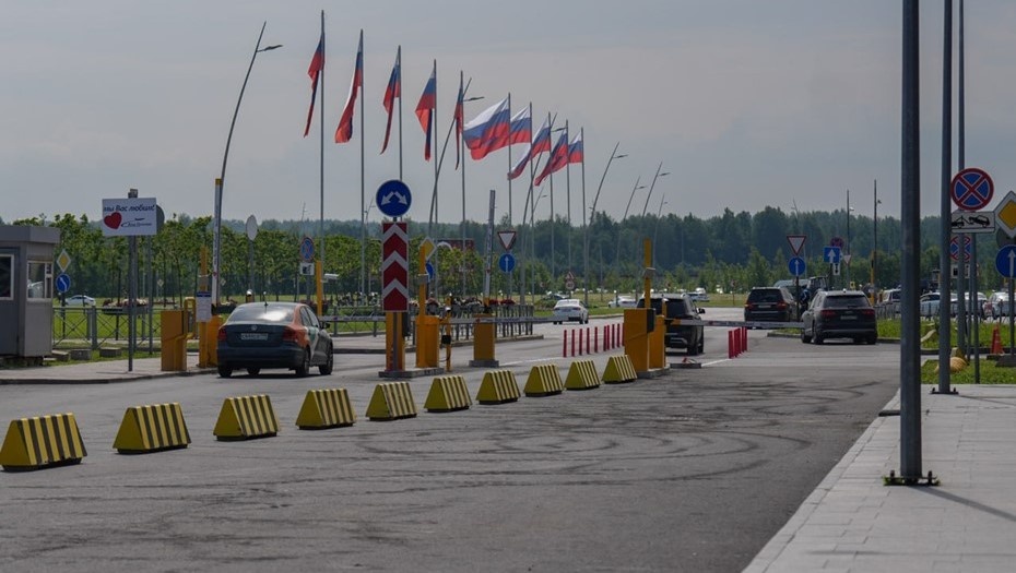    Новая дорога для такси и личного транспорта в петербургском аэропорту Пулково, июнь 2025 года. Автор фото: Пресс-служба ООО "ВВСС"