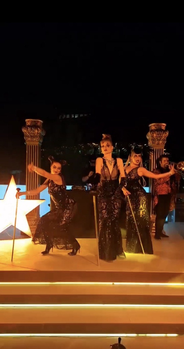 Вечернее шоу в отеле