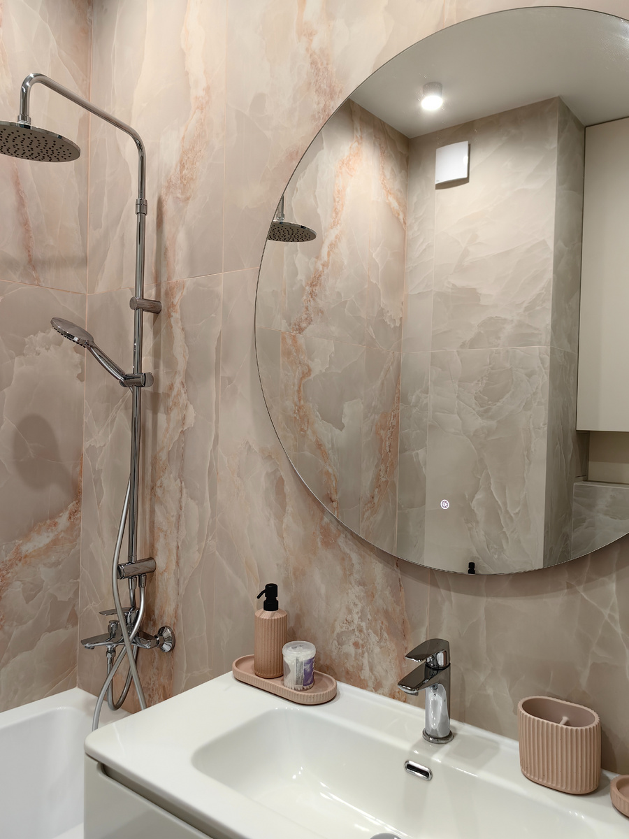 плитка под розовый оникс фабрики Emil в дизайне ванной комнаты