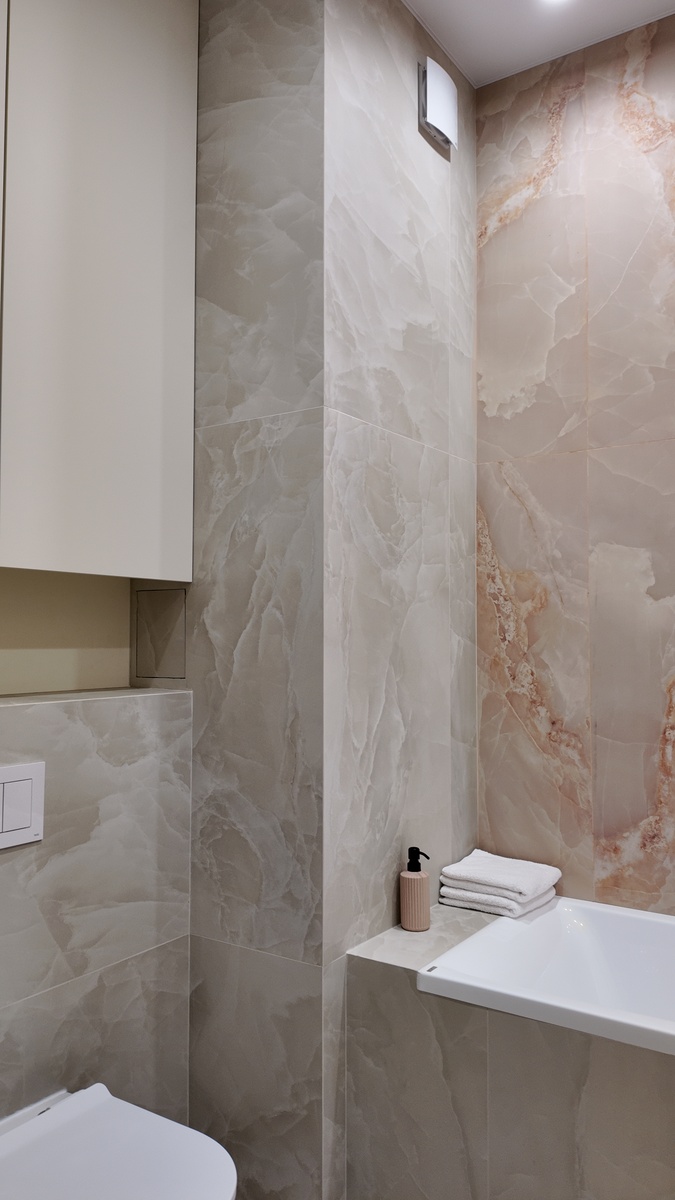 плитка под розовый оникс фабрики Emil в дизайне ванной комнаты