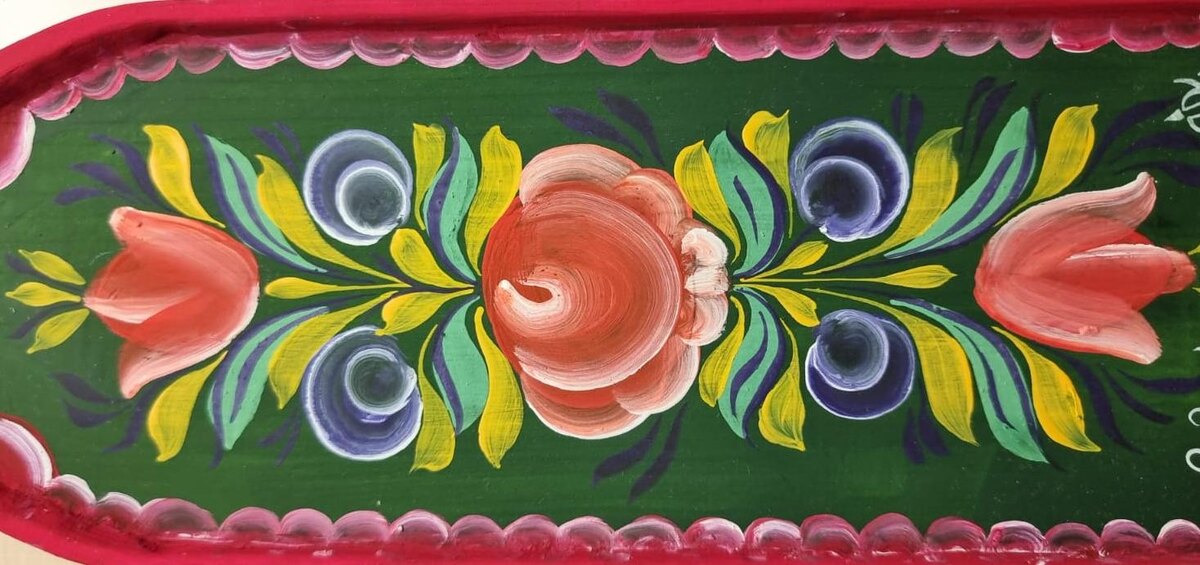 Композиция с Костромским тюльпаном и Костромским розаном, по мотивам дверки конец XIX ‒ начало XX в velskmuseum.ru, художник Амосова Н. А., Кострома, 2025г.