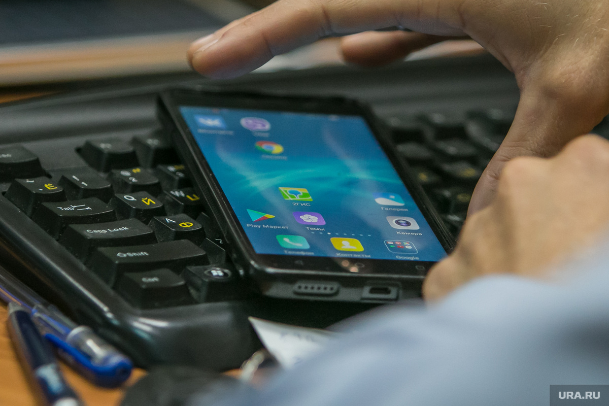 Власти рапортуют о переходе чиновников в национальный мессенджер. Фото: Игорь Меркулов © URA.RU