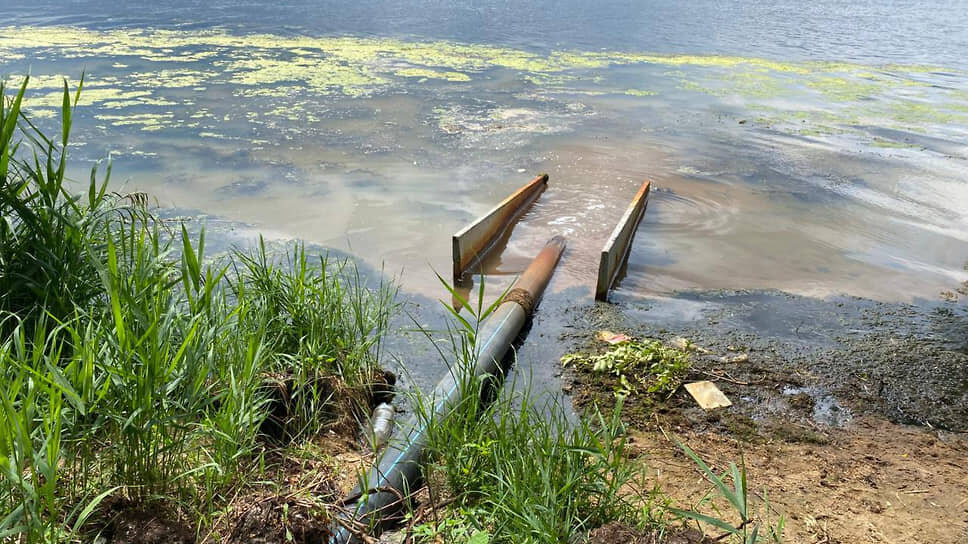    Фото с места сброса стоков в Воронежское водохранилище.