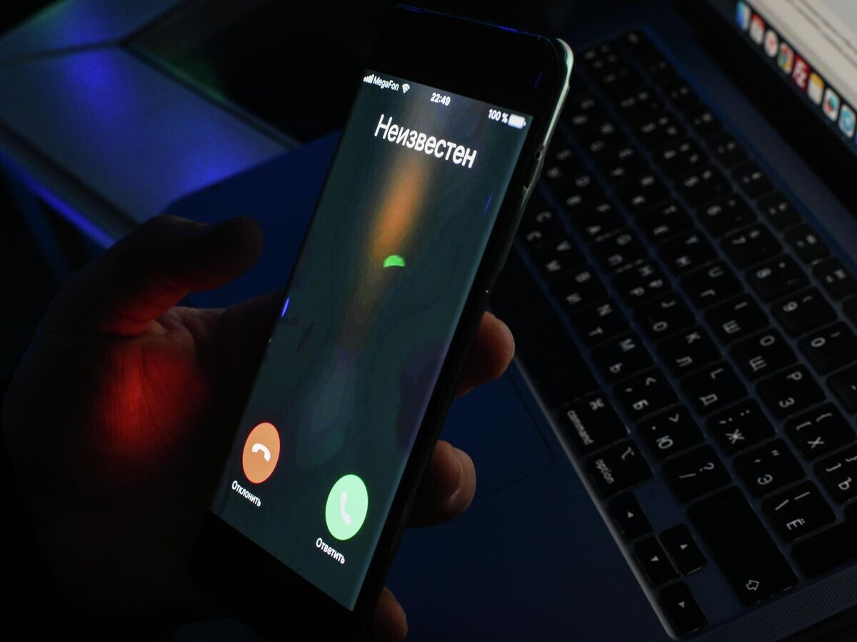    Мобильный телефон, на который позвонили с неизвестного номера© РИА Новости / Владимир Астапкович