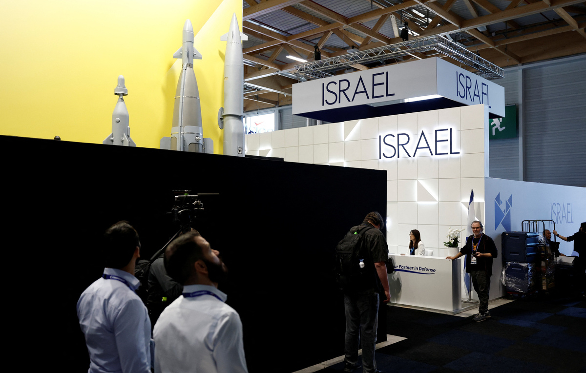    Павильон компаний израильского военно-промышленного комплекса в аэропорту Ле-Бурже  REUTERS/Benoit Tessier