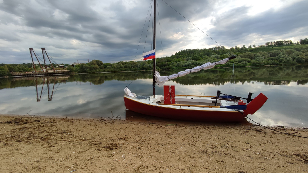 Какой же красивый попутный ветер показывает наш флажок!