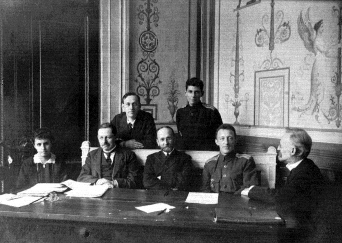 Второй слева - Тарле, второй справа - Блок