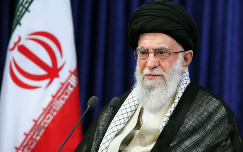 Иранский аятолла Али Хаменеи.