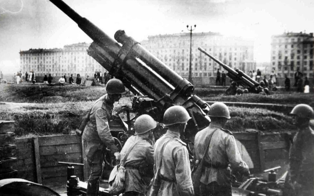 Москва готовится к последнему бою: каждый дом — крепость, каждый житель — солдат