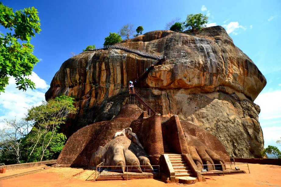 Сигирия в солнечный день. Фото: https://putidorogi-nn.ru