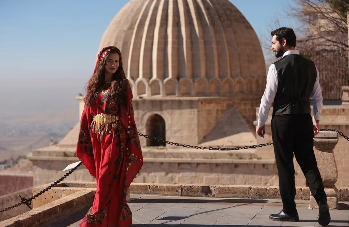 кадр из сериала "Кровавые цветы"