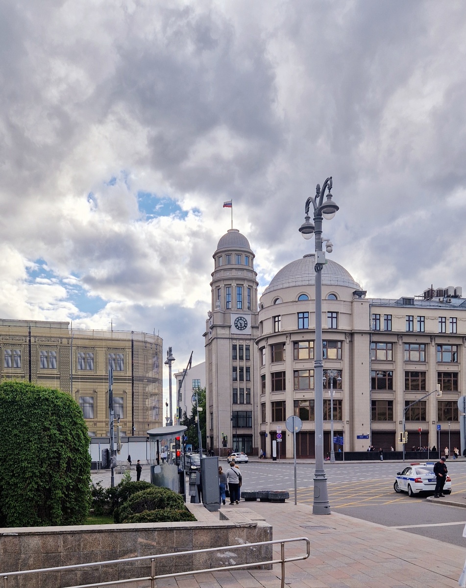 Новая площадь, 16 - Здание Северного страхового общества 1911 года, архитекторы Иван Рерберг, Мариан Перетяткович