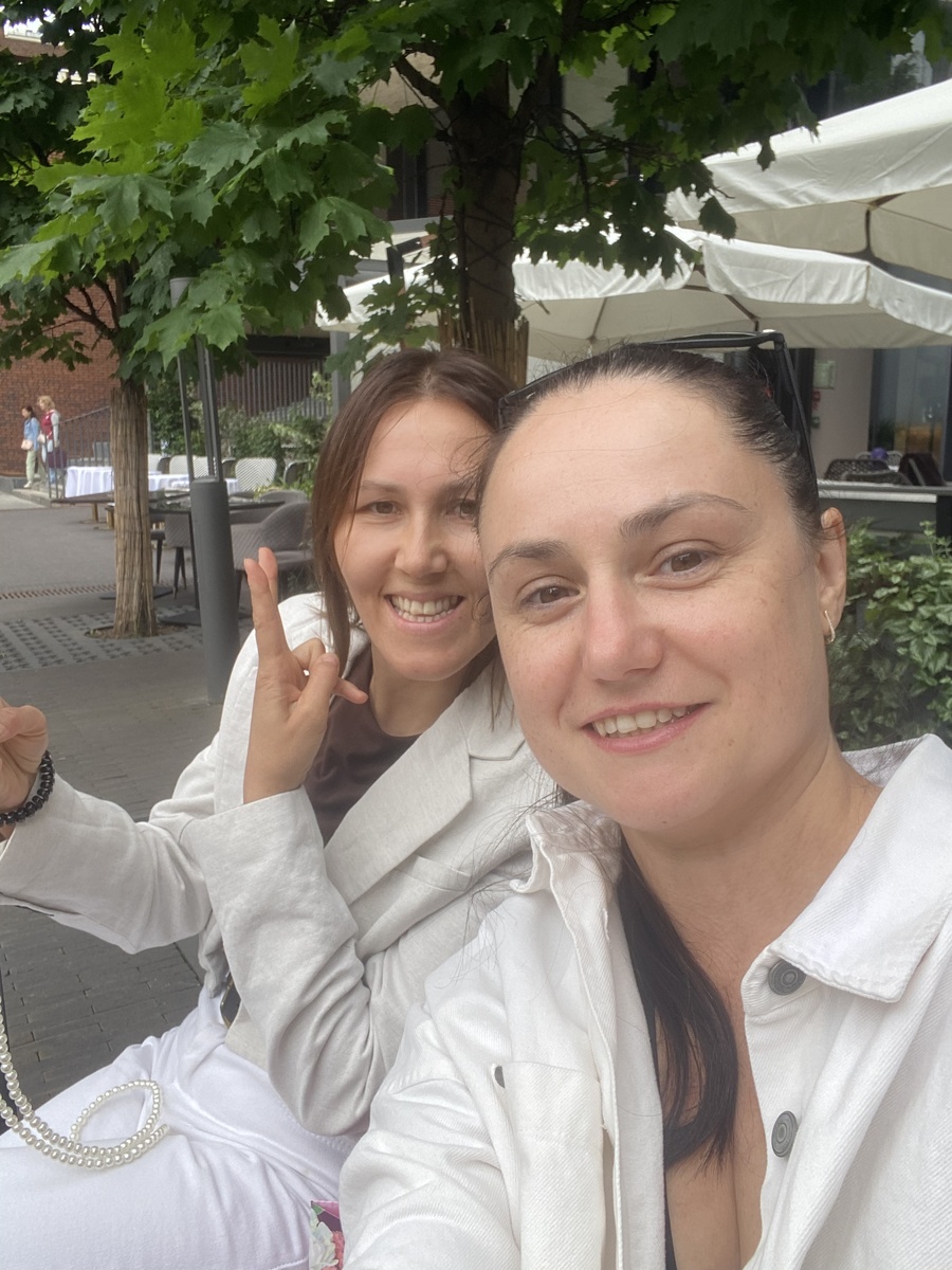 С коллегой в Хамовниках — лучший рилс-мейкер и проджект менеджер — обращайтесь за контактами)))