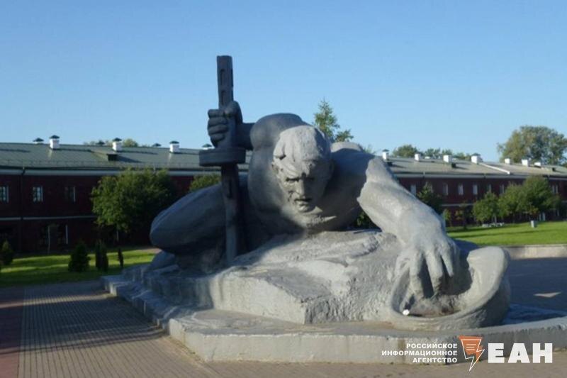    ЕАН. Архив / Монумент «Жажда»