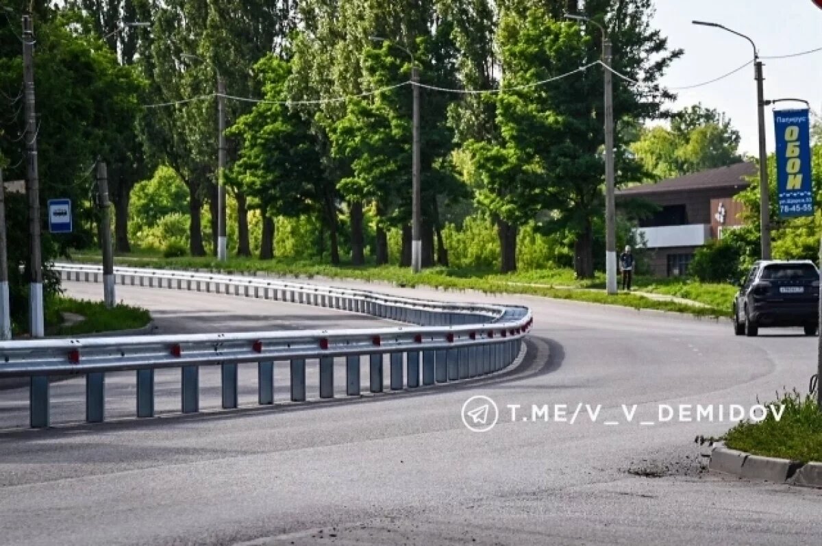    В Белгороде установили новое барьерное ограждение на улице Костюкова