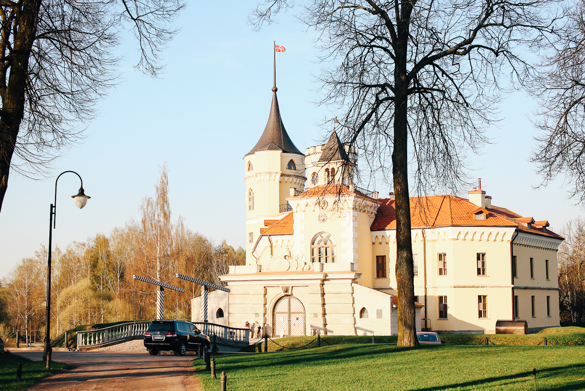 Регистрация брака в красивом замке «БИП»  в Петербурге
