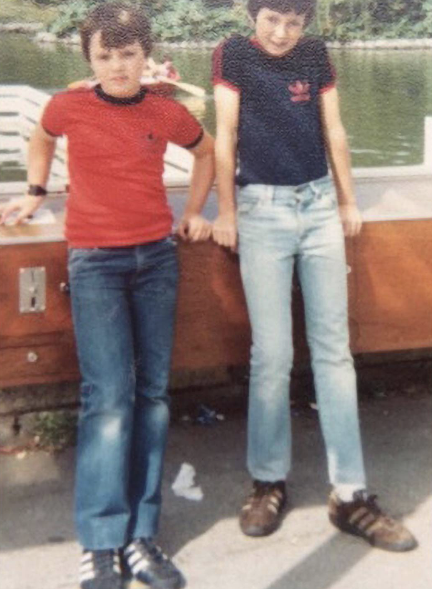 Два молодых парня в Adidas Samba, конец 1970-х