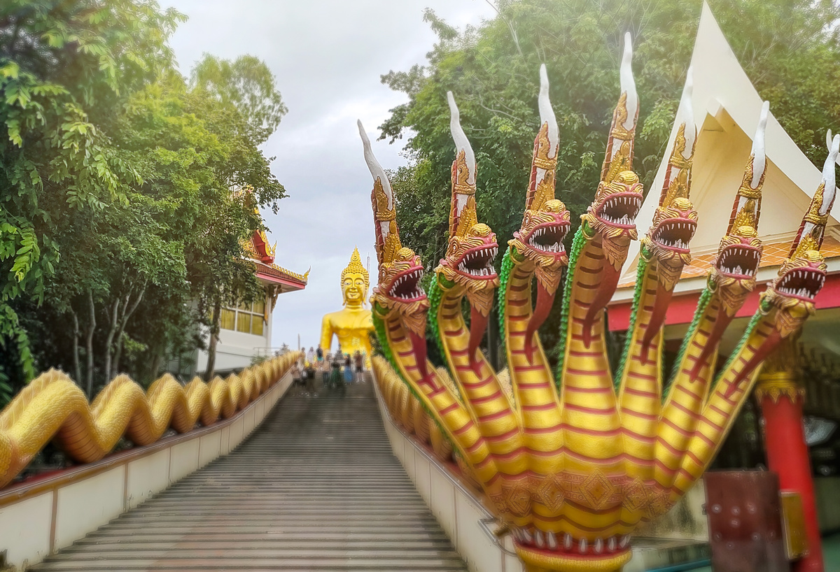 Большой Будда на вершине холма Паттайи