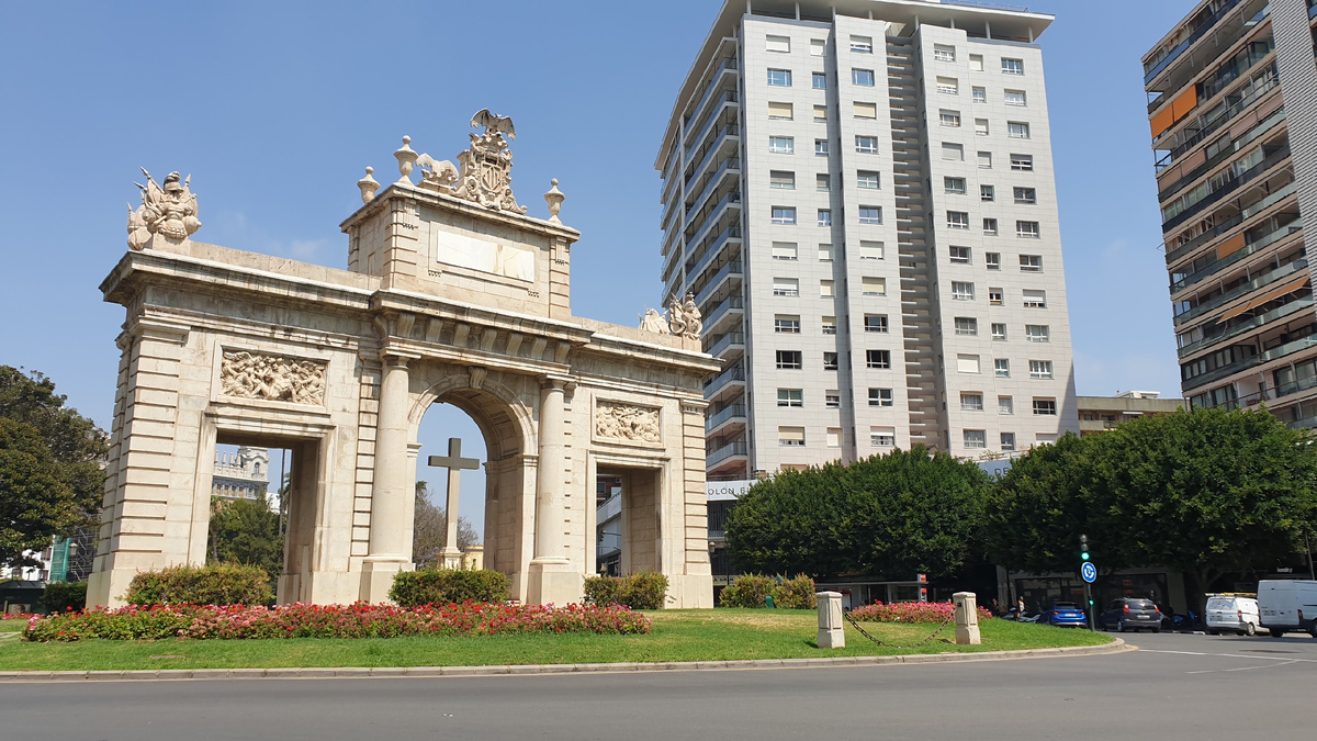 Налоги в Испании. Puerta del Mar, Valencia