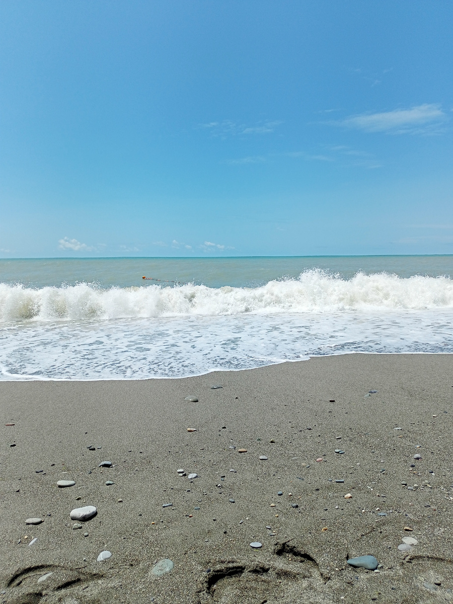 Море ещё штормит 