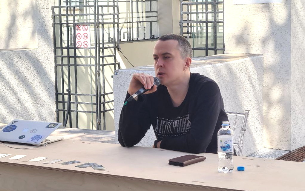 01.06.2025.  Лев Наумов в Новосибирске. Творческий вечер на поэтическом фестивале "Новая книга", посвященный 65-летию Александра Башлачева. Фото "Машбюро: сибирское сообщество рок-н-ролла"