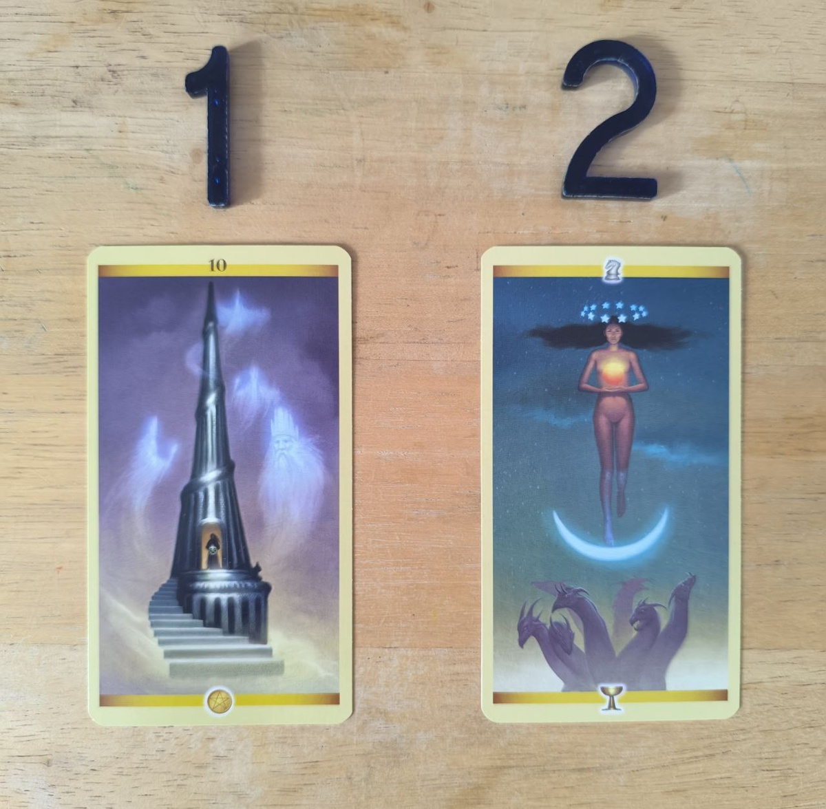 Что вы видите на изображении? Каково ваше первое впечатление? Мысли, чувства, образы, ассоциации. Если есть отклик в теле, то где? Всё, что пришло в течение первых 10 секунд, мысленно и визуально, зафиксируйте на бумаге. Далее при следующих вопросах проделывайте то же самое, все ответы обязательно фиксируйте для дальнейшего самостоятельного анализа. 