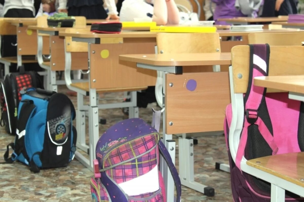    Учителя из Перми обязали выплатить 2 миллиона за уход из сельской школы