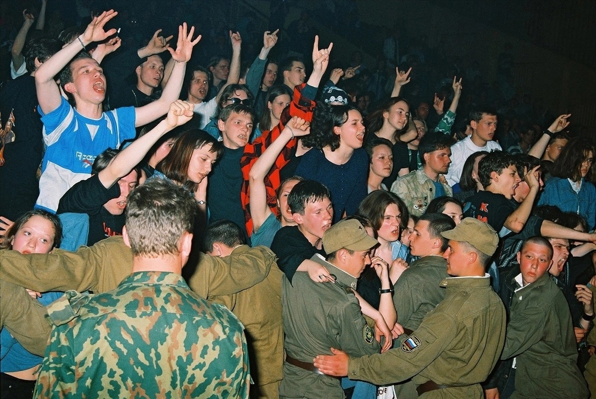 Публика на концерте Гражданской Обороны. Фото из открытых источников.