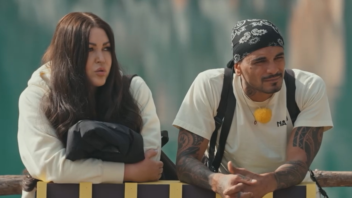 Кадр из шоу "Сокровища императора"/ ТНТ
