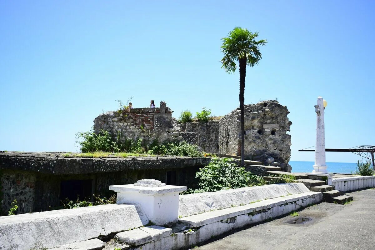 Диоскуриада (Диоскурия) — старейшая древнегреческая (милетская) колония на Черноморском побережье Кавказа. Источник: https://ru.wikipedia.org/wiki/Диоскуриада